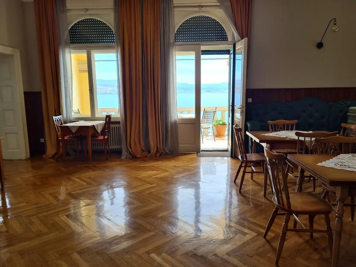 Bed & Breakfast Heritage Villa - 1St Row To The Sea Icici