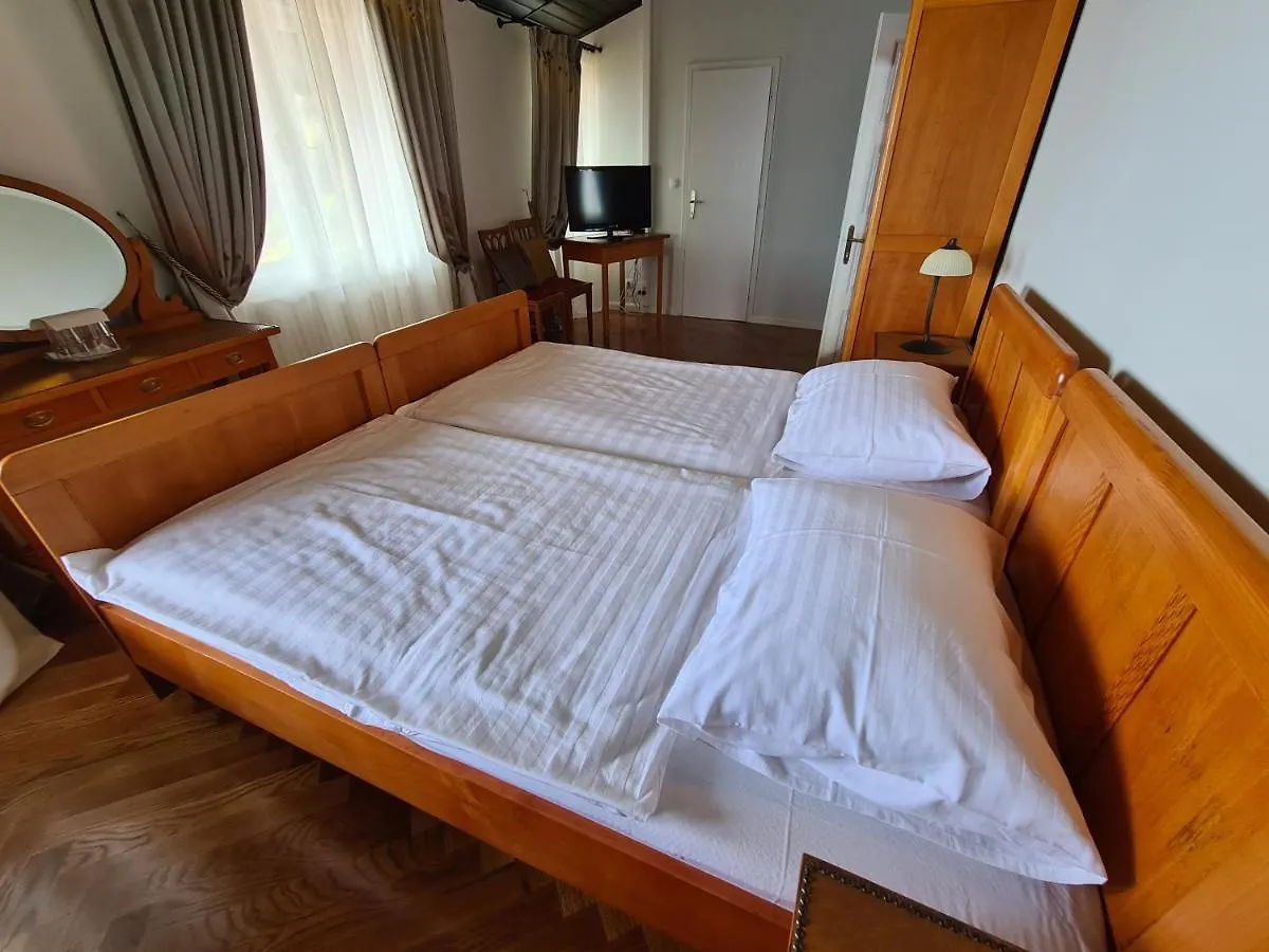 Heritage Villa - 1St Row To The Sea Icici Bed & Breakfast